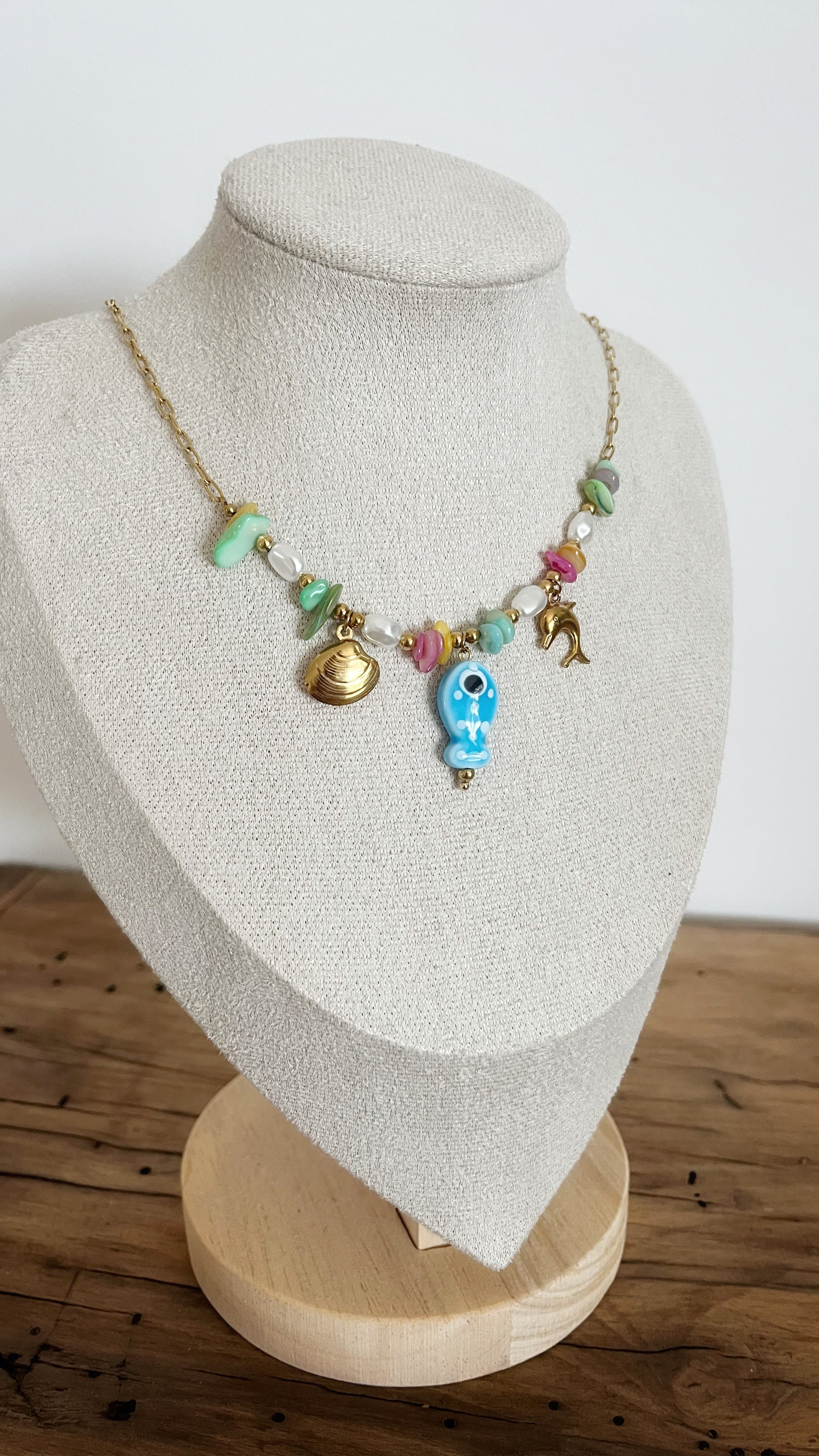 Collier Blue
